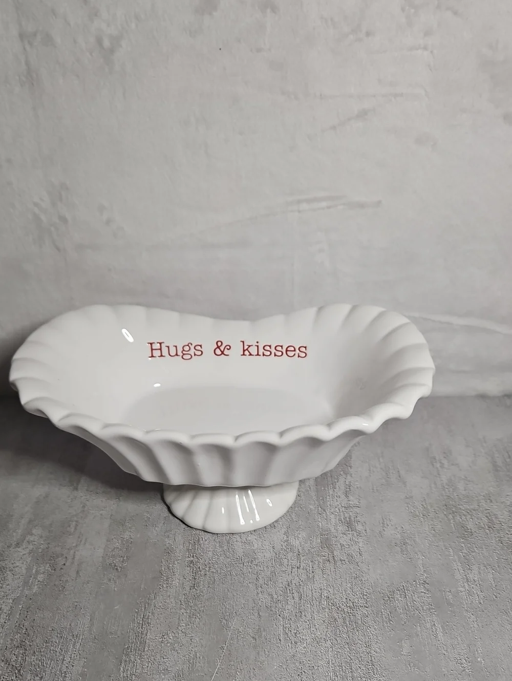 ceramic Mud Pie candy dish features 